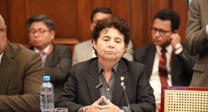 Comisión de Ética sanciona a Susel Paredes por promover uso de baño de mujeres por personas trans en el Congreso