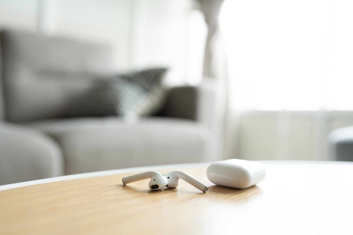 3 Errores comunes al cargar audífonos inalámbricos que podrían dañarlos sin que te des cuenta