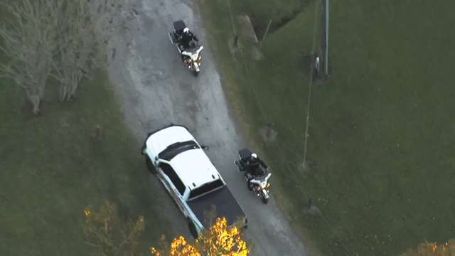 Volusia deputies search for fleeing suspects near De Leon Springs