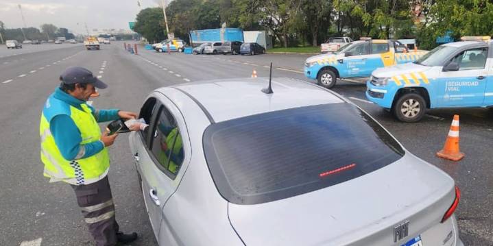 "Quiero prestar mi auto" Qué trámite tenés que hacer para autorizar a que lo maneje un tercero