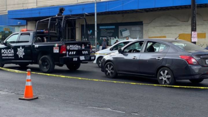 Detiene a 2 automovilistas por portar armas de fuego, centro de Monterrey