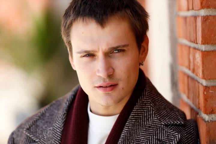 "Como en una fábula". La vida de cuento de hadas de uno de los actores italianos más populares de la nueva generación