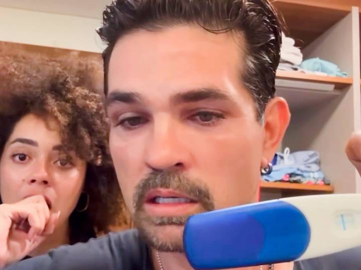 Ferdinando Valencia se entera que será papá en aniversario luctuoso de su hijo