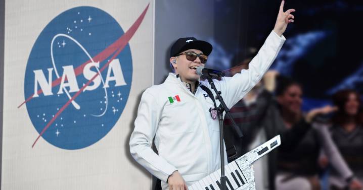 ‘¡Oye, mujer!’ La historia de Raymix, el ingeniero que dejó la NASA para crear la ‘electrocumbia’