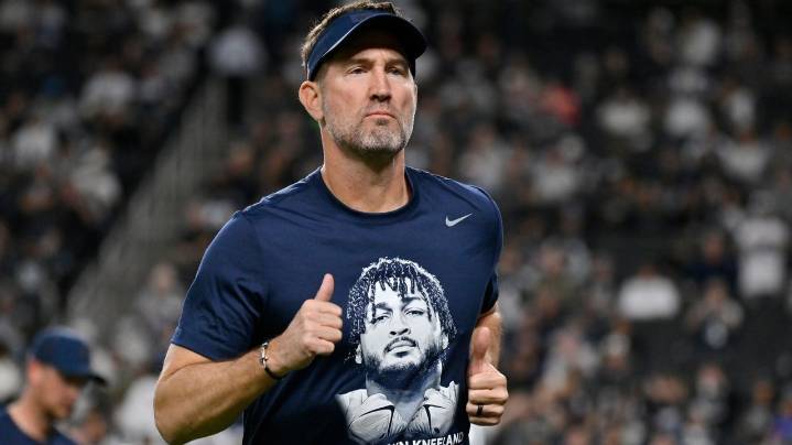 Cowboys honor Marshawn Kneeland before facing Raiders in 1st game since his death