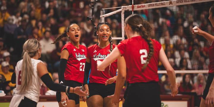 Huskers Extend Sweep Streak at No. 22 Minnesota