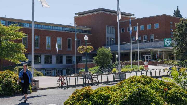 U of O professor charged with encouraging child sex abuse