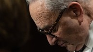 Chuck Schumer, asediado por críticas internas y campañas para removerlo: "Ya no es eficaz, debería ser sustituido"
