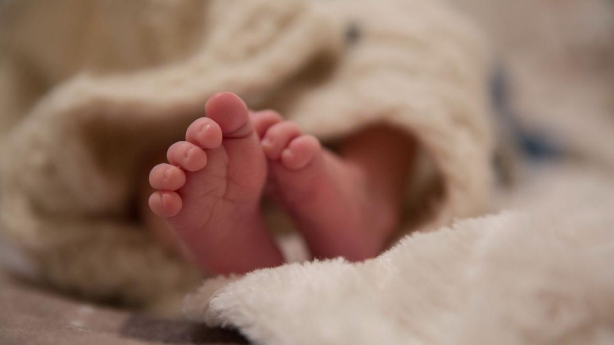 Baby dies after fall during delivery outside labour ward in Karnataka