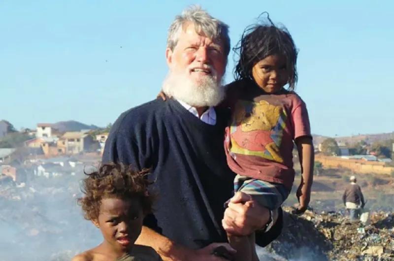 El padre Pedro Opeka visitará Santiago del Estero y compartirá su testimonio misionero