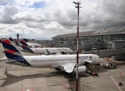 Alerta de la FAA por actividad militar en Venezuela provoca cancelaciones de vuelos y afecta a 1.500 viajeros en Colombia