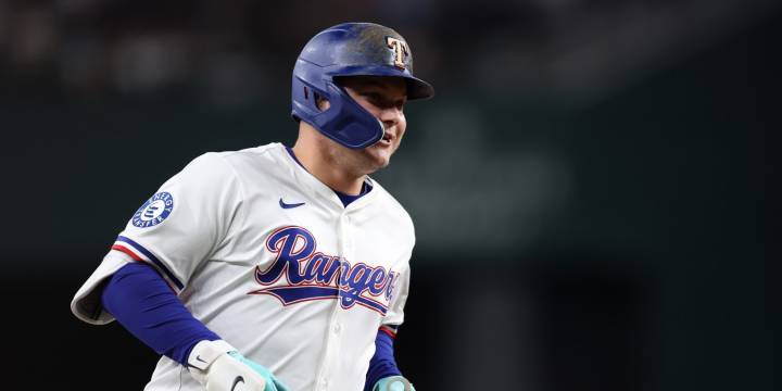 Joc Pederson exercises 2026 player option to stay with Rangers (reports)