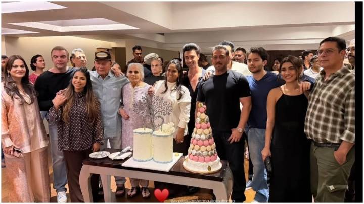 Salman and Khan-daan celebrate Salim-Salma's 61st anniversary. See fresh pics