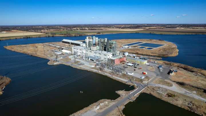 Commissioners approve OG&E projects, large