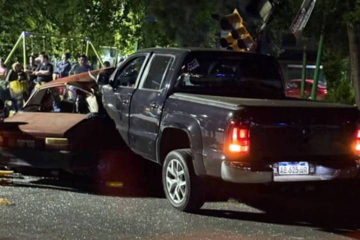 El conductor alcoholizado de una 4x4 chocó a un auto en el que viajaba una familia y mató a los padres