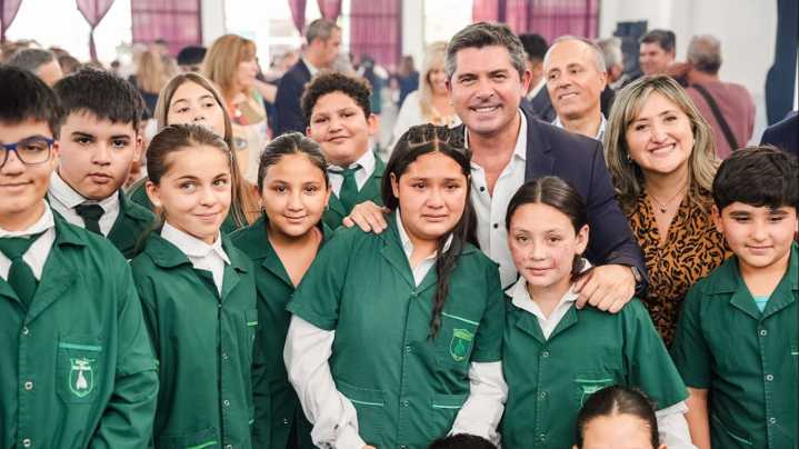 Orrego cerró el plan educativo con 30.000 computadoras entregadas en San Juan