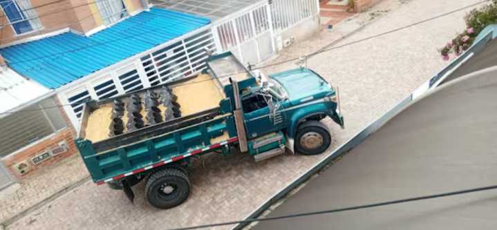 Pánico en Tunja por volqueta con explosivos abandonada frente al Batallón Bolívar