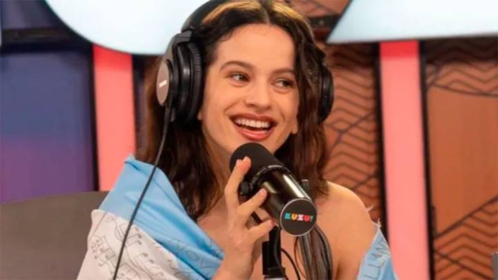 ¿River o Boca? Rosalía sorprendió en Buenos Aires y dejó clara su elección con una camiseta