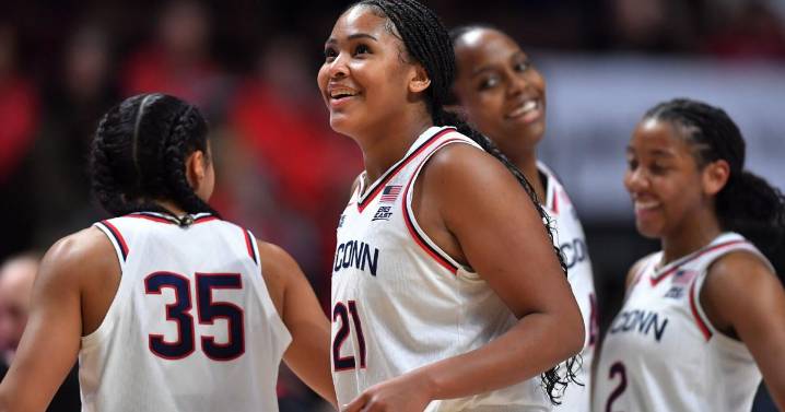UConn's narrow victory keeps Huskies No. 1 in women's AP Top 25, South Carolina, UCLA and Texas next