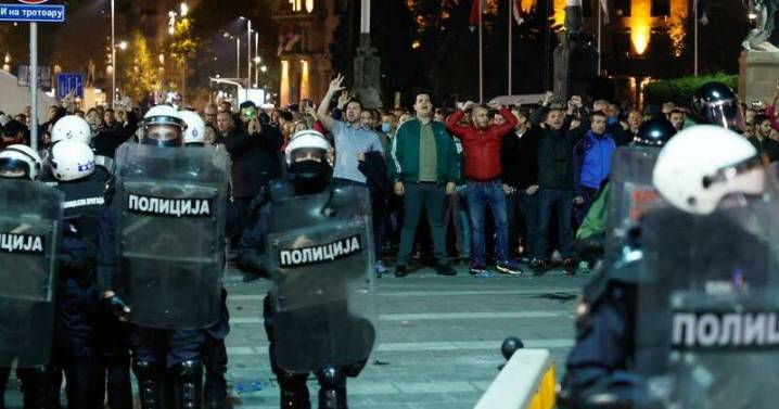 Riot police separate Serbia's rival protesters