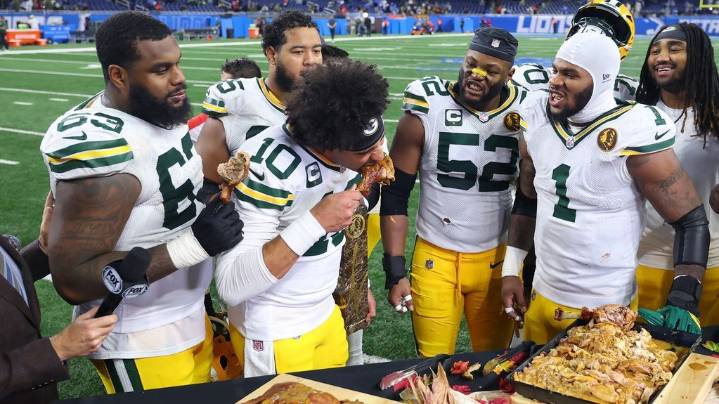Packers' Jordan Love feats on Thanksgiving with 4 TDs in win