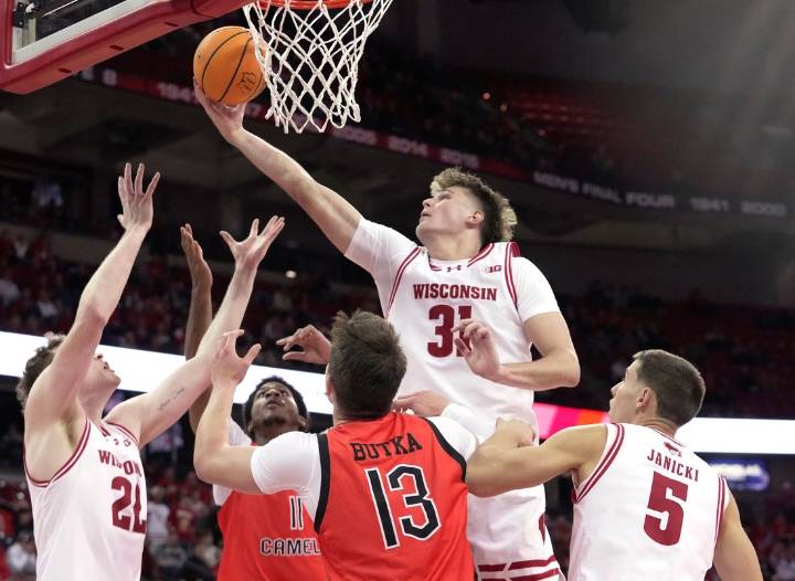 Deadspin | Fast-starting No. 24 Wisconsin cruises past Ball State