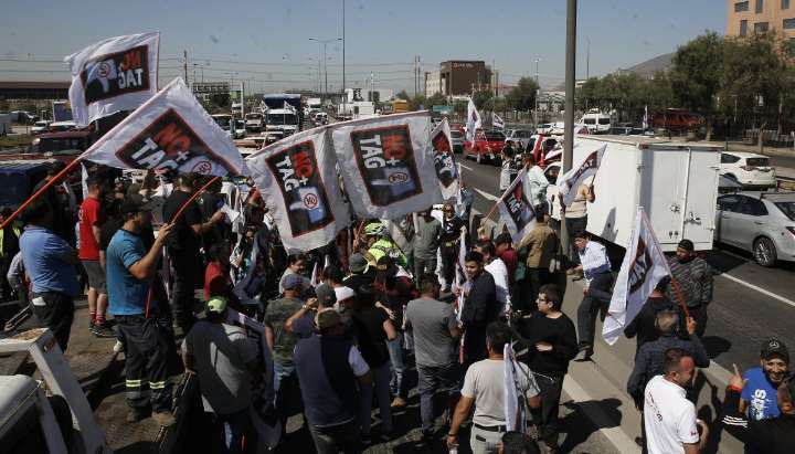 Exministra Hutt advierte que el proyecto que busca eliminar multas por transitar sin TAG “pone en riesgo el sistema de concesiones"