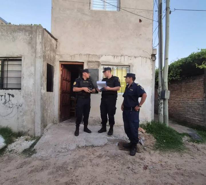 Procedimiento policial en calle Perú: detuvieron al tercer implicado en el robo al drugstore