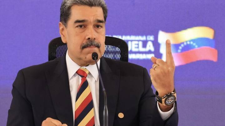 Maduro dice que Venezuela vive una "coyuntura decisiva para su existencia"