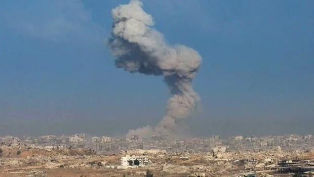 Israel lanza una oleada de bombardeos en toda Gaza y mata al menos a 20 personas