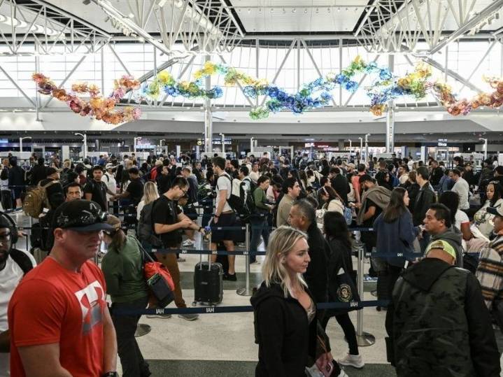 U.S. air travel could 'slow to a trickle' as shutdown bites: transport secretary