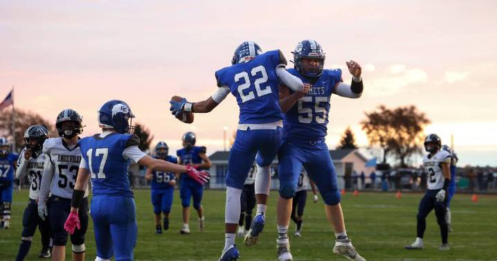 Clifton Central downs Knoxville 24-6 for first playoff win since 2019 – Shaw Local