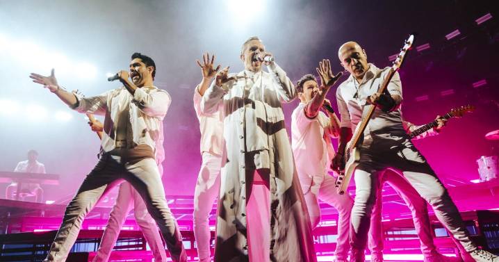 Miguel Bosé impuso su voz renovada en un YouTube Theater entregado