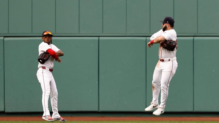 Two Red Sox outfielders earn Gold Glove Awards