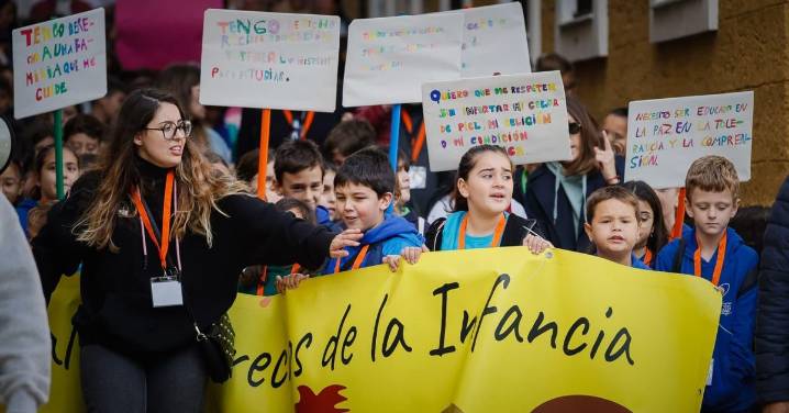 La infancia de Cádiz lo tiene claro: "¡Menos misiles y más alcauciles!"