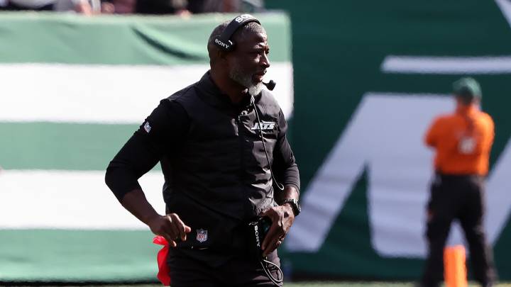 Aaron Glenn: "I'm going to pass on" discussing Jets injuries