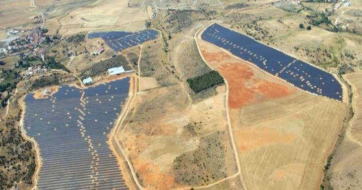 Un promotor eólico denuncia chantajes para desbloquear el parque solar de Zarapicos