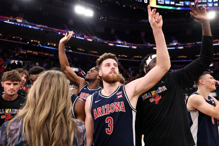 Deadspin | Top 25 roundup: No. 5 Arizona downs familiar foe in No. 15 UCLA