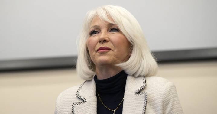 Gov. Polis faces a bipartisan push to keep Tina Peters in state custody as Trump admin requests transfer