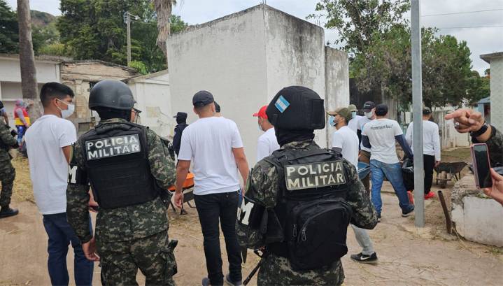 Refuerzan seguridad en cementerios durante la conmemoración del Día de Muertos