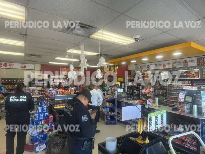 Violento asalto en tienda de conveniencia de Monclova desata movilización policial