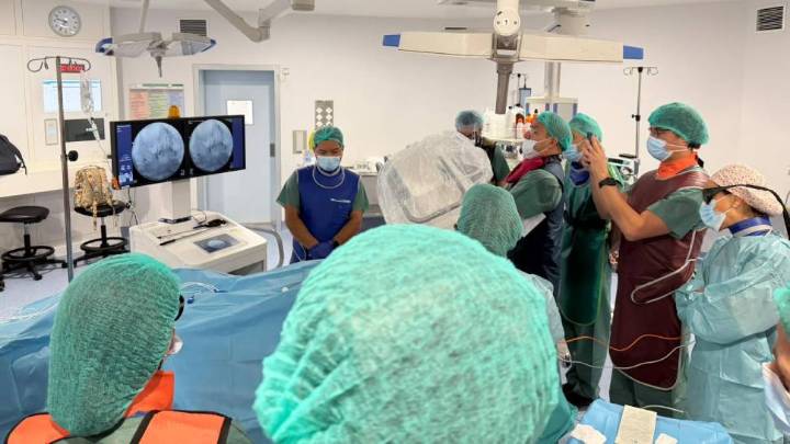 El Hospital Virgen de las Nieves forma a profesionales en radiofrecuencia avanzada para tratar el dolor