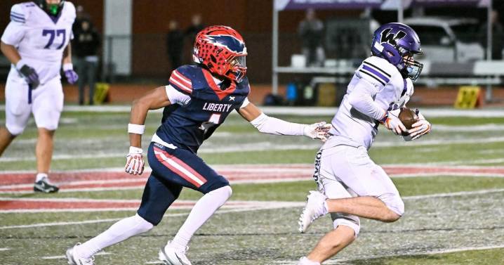 Fort Zumwalt West controls clock, tops Liberty to reach Class 6 District 4 title game