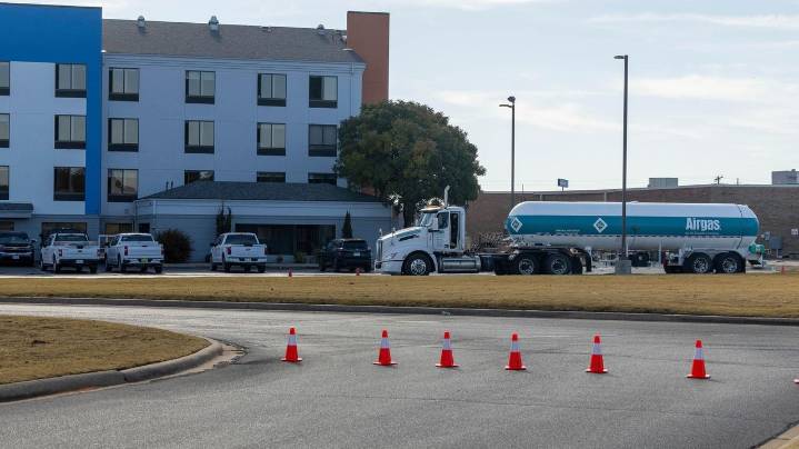At least 7 victims remain hospitalized as Oklahoma town cleans up leak of ammonia gas