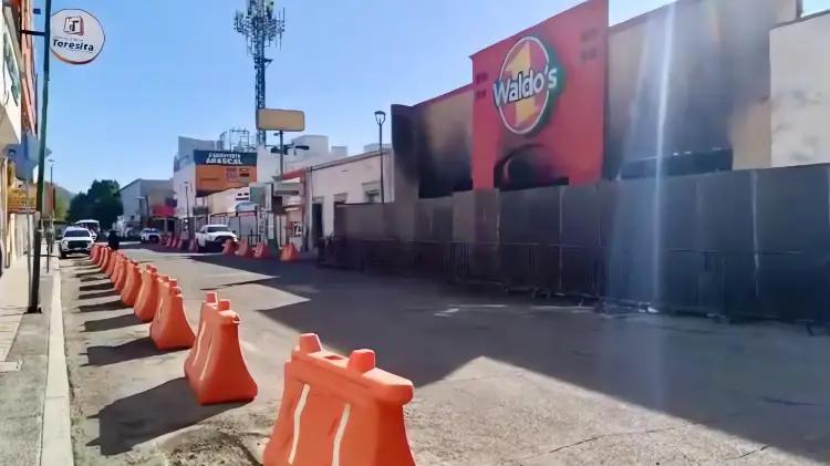 Reabren tramo de la calle Doctor Noriega tras seis días de cierre por incendio en Waldo’s