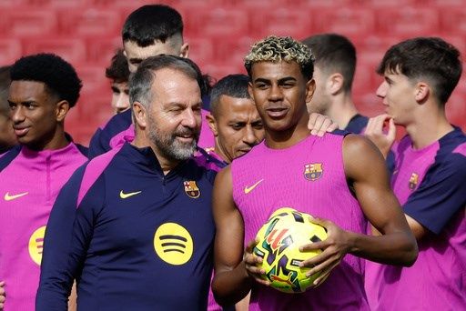 Barcelona trains at Camp Nou for first time in over 2 years as stadium remodeling continues
