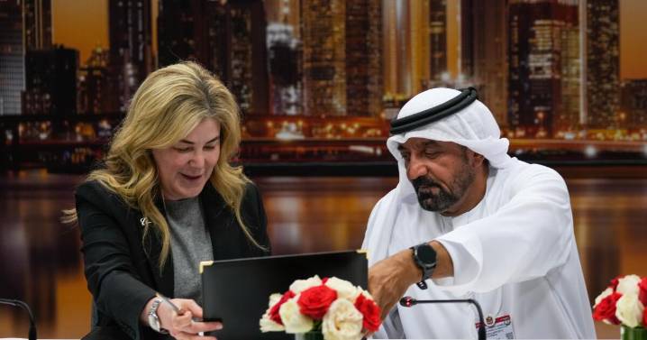 Emirates announces an order of 65 Boeing 777-9s with list price of $38 billion at Dubai Air Show