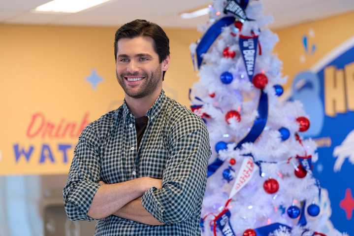 How Holland Roden Helped Advise Matthew Daddario on His 1st Hallmark Movie