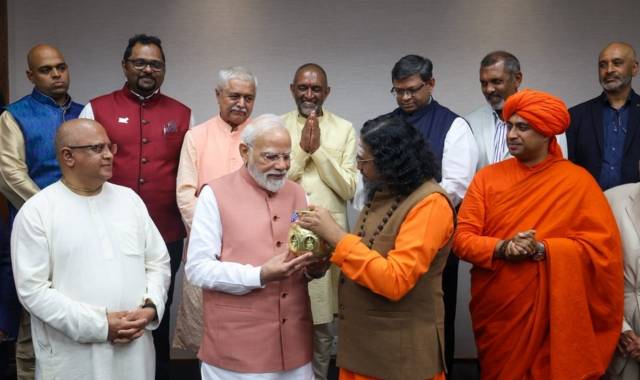 PM Modi Receives Kalash of Millets from Chinmaya Mission in South Africa