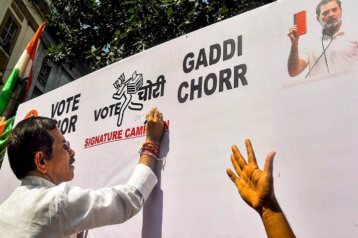 Jharkhand Congress Collects 16 Lakh Signatures In ‘Vote Chor, Gaddi Chhod’ Campaign